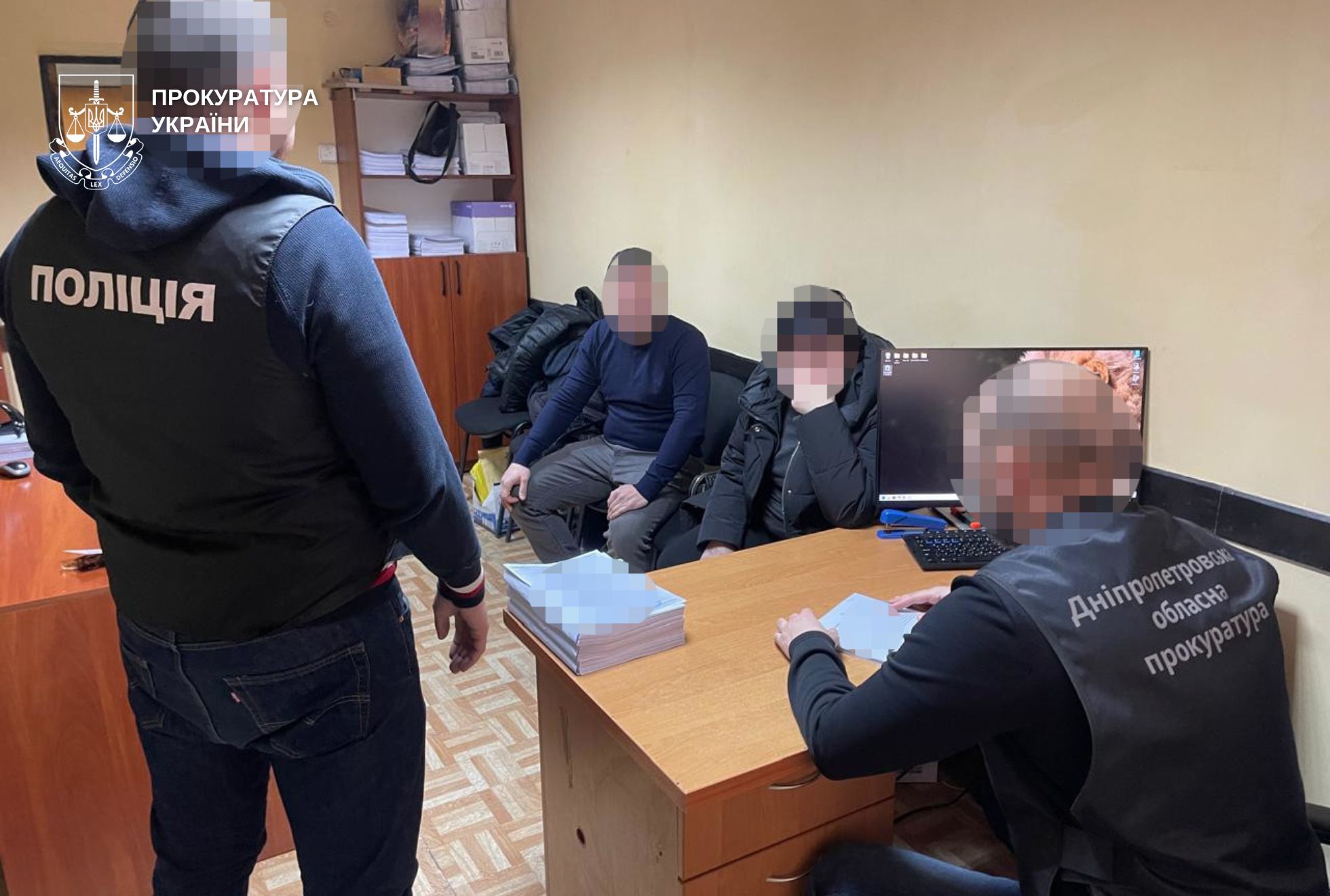 Аферисти на чолі зі службовцями привласнили 14 млн. на утепленні шкіл Аферисти на чолі зі службовцями привласнили 14 млн. на утепленні шкіл