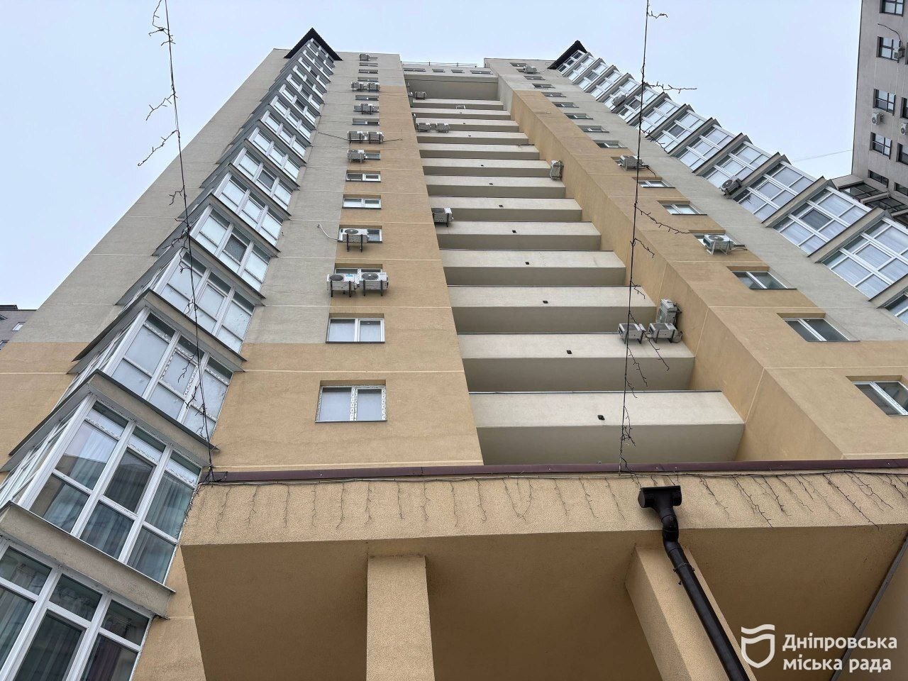 У Дніпрі продовжується відновлення після російських ракетних атак У Дніпрі продовжується відновлення після російських ракетних атак